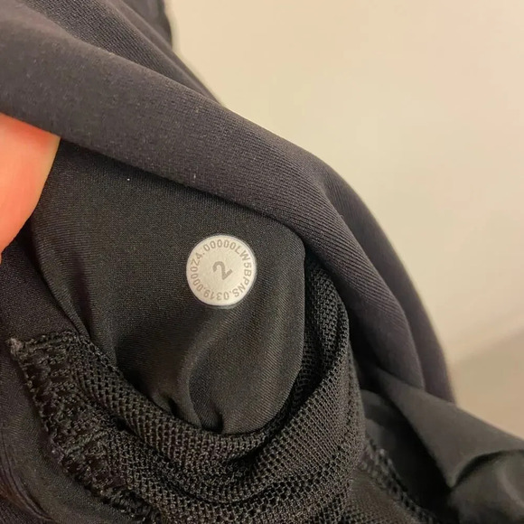 Lululemon On The Fly 7/8 Pant Black Size 2 - Picture 6 of 7
